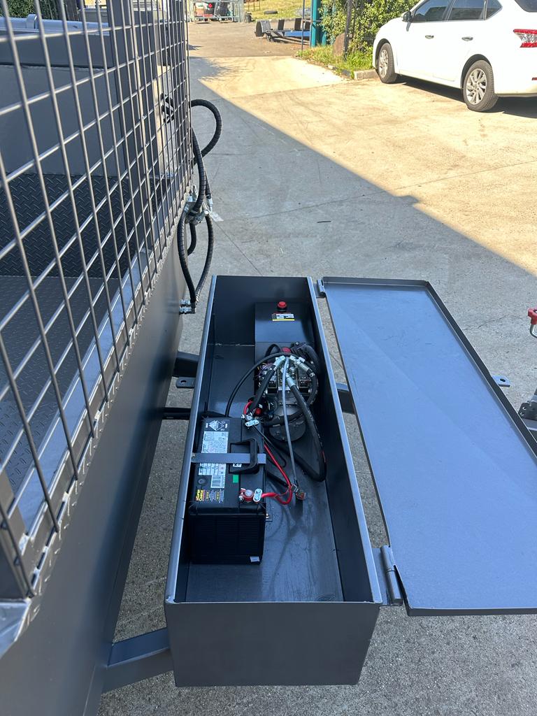 Bin Lifter And Hydraulic Tipper Trailer - Image 4