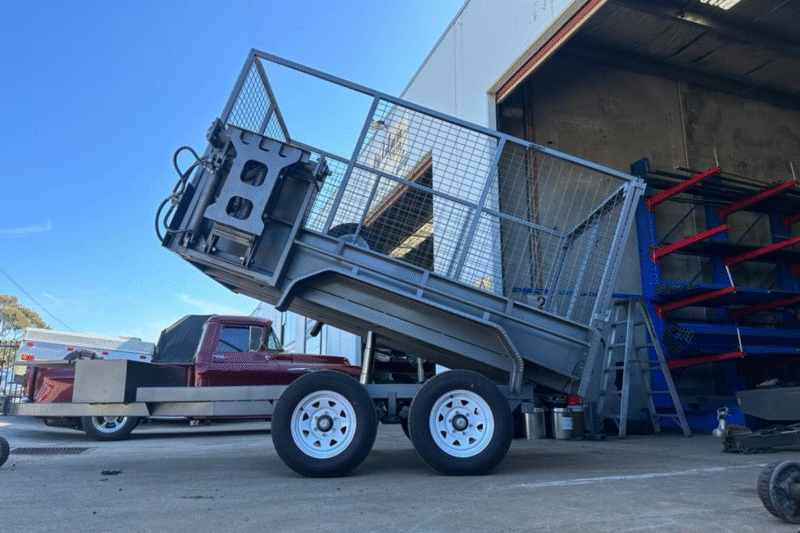 Bin Lifter And Hydraulic Tipper Trailer