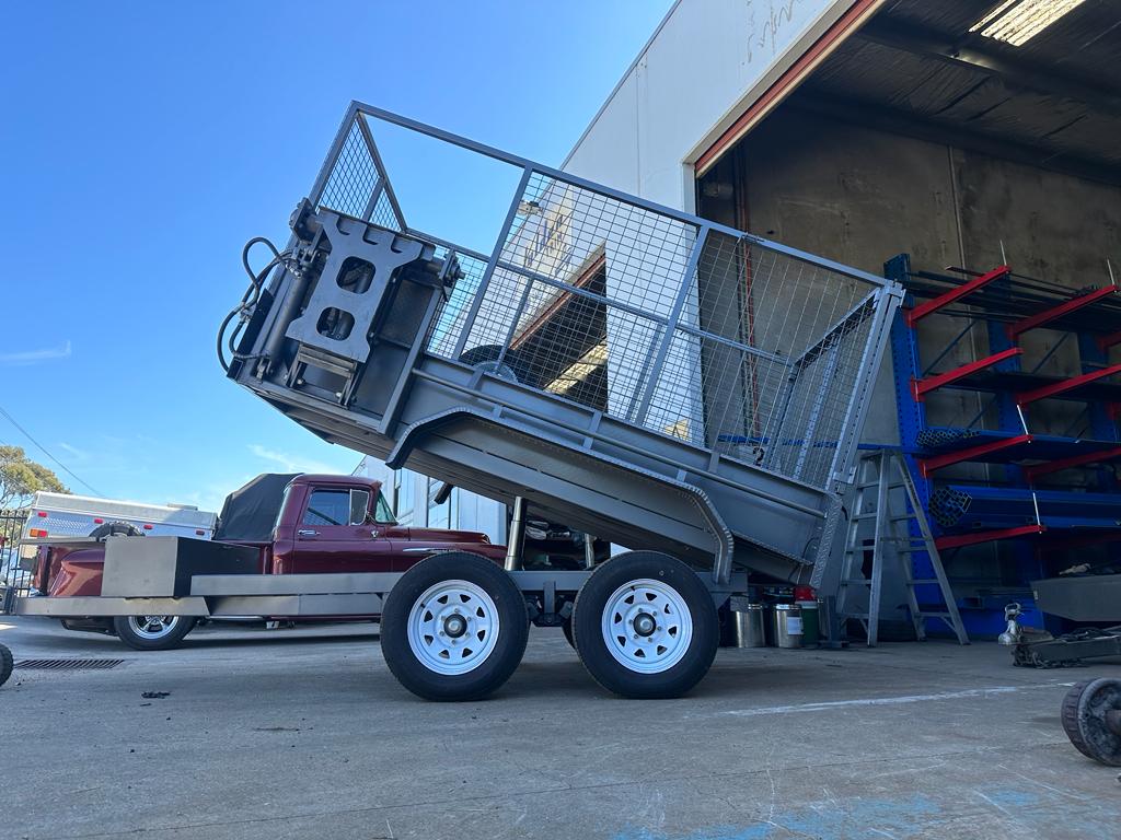 Bin Lifter And Hydraulic Tipper Trailer - Image 3